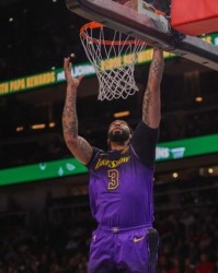 星空体育下载-【现场】反弹局湖人功亏一篑 更衣室老詹难掩失落