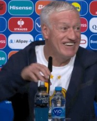 星空体育-德尚保守？不保守？ 反正“收着踢”太久就放不出来了