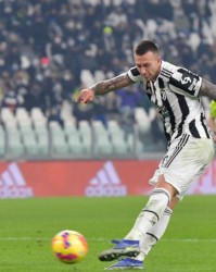 星空体育APP-新年首战问题依旧！混子当道尤文急需清洗阵容