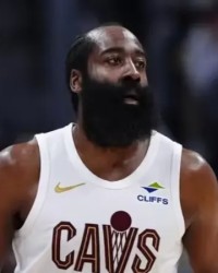 星空体育APP-哈登首节比赛7投2中，三分2中1得到5分2篮板2助攻