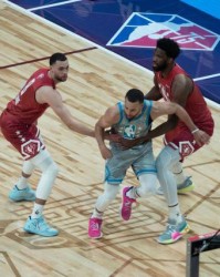 星空体育官网-【现场】仇恨的情绪消失！库里完美表现征服克城球迷