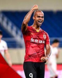 星空体育官网-前K联赛金靴替补登场戳海港两刀 助亚泰逆转登顶